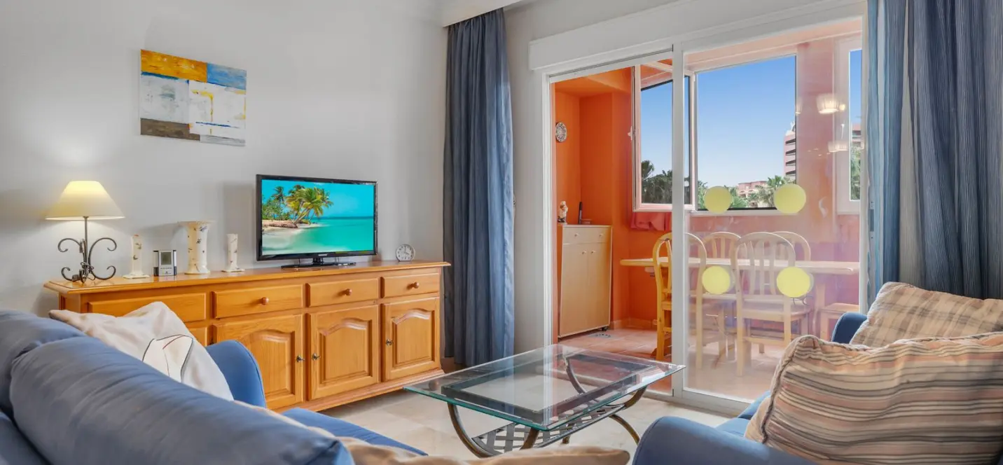 Venta de apartamento en planta media en Benalmadena Costa 3