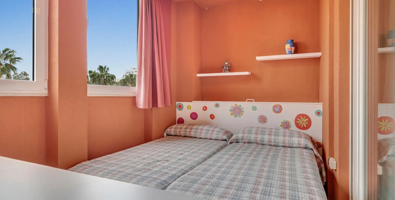 Sale of middle floor apartment in Benalmadena Costa 10