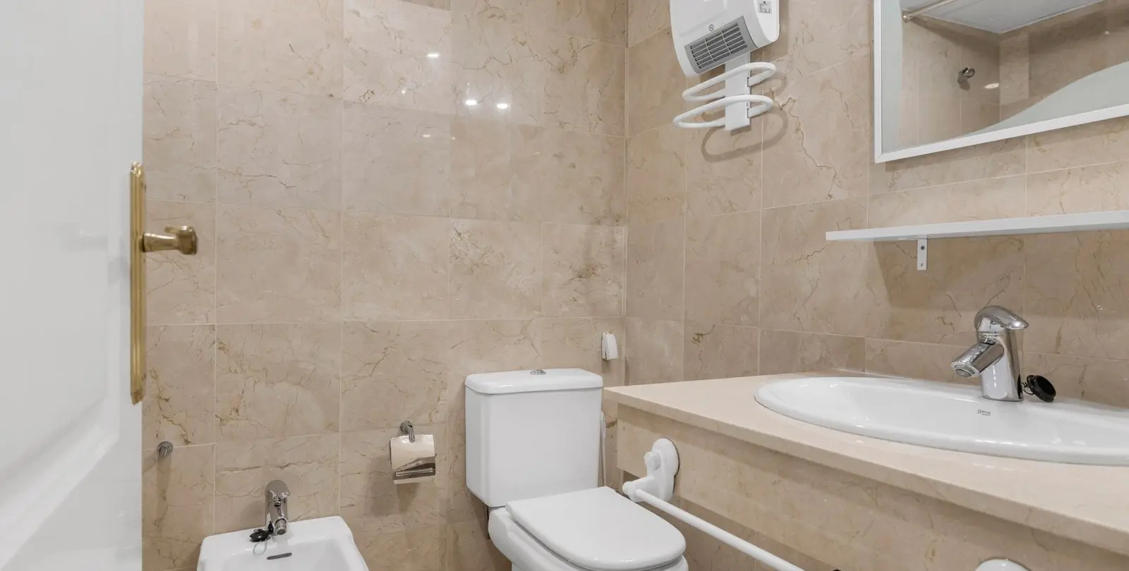 Sale of middle floor apartment in Benalmadena Costa 14