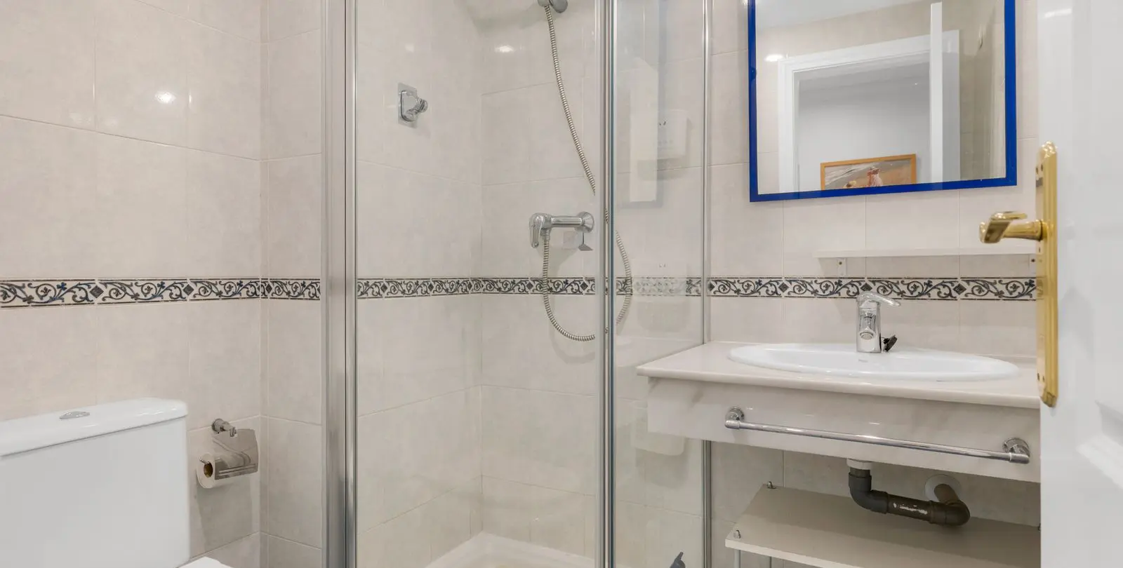 Sale of middle floor apartment in Benalmadena Costa 18