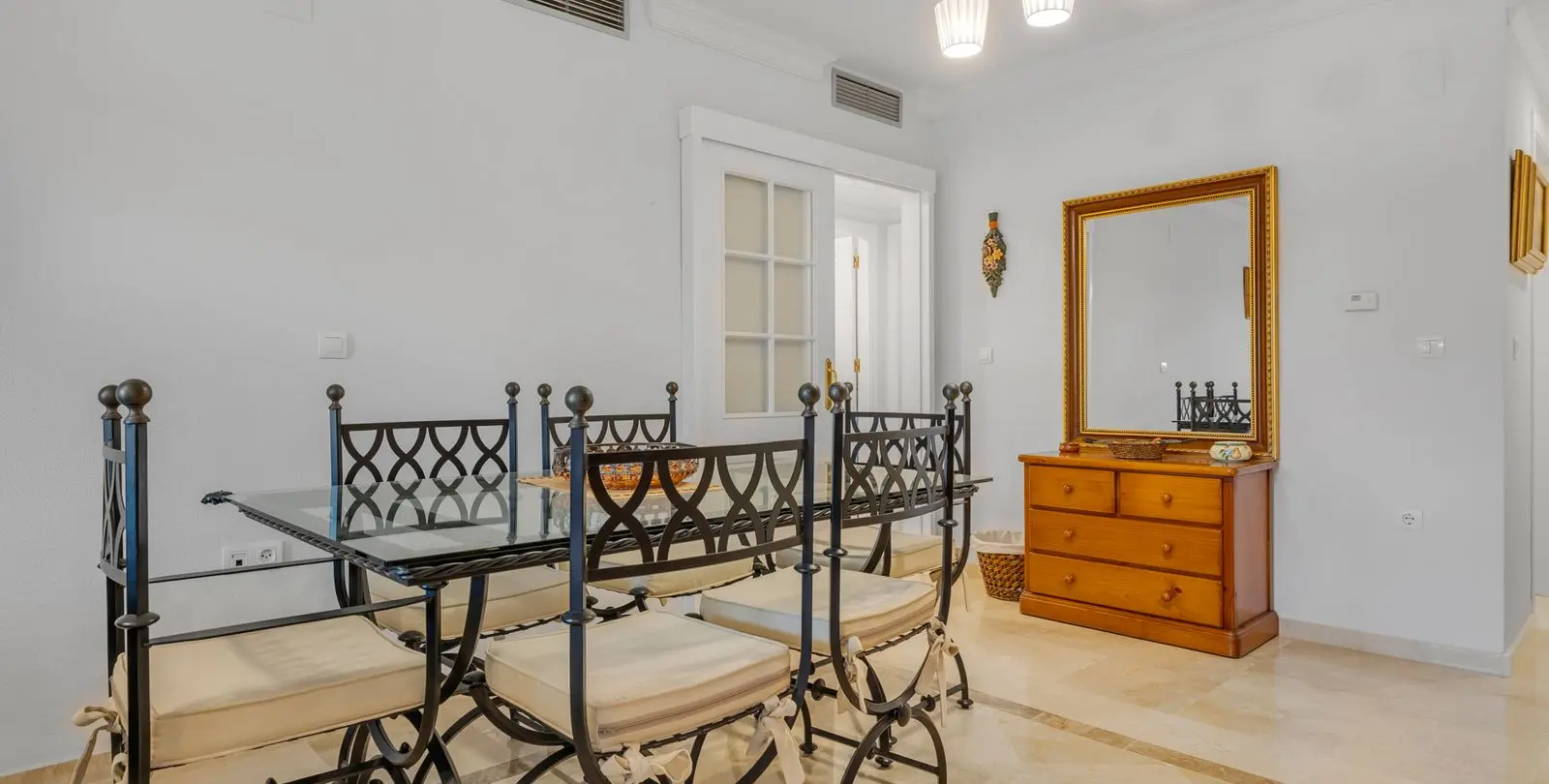 Sale of middle floor apartment in Benalmadena Costa 21