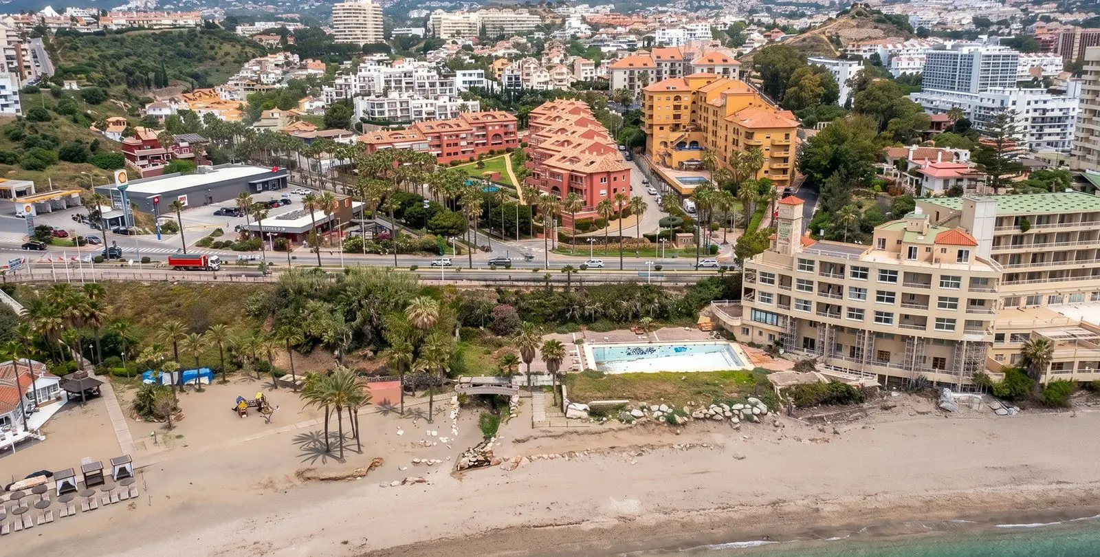 Sale of middle floor apartment in Benalmadena Costa 24