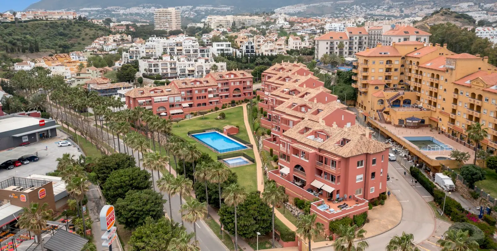 Sale of middle floor apartment in Benalmadena Costa 25