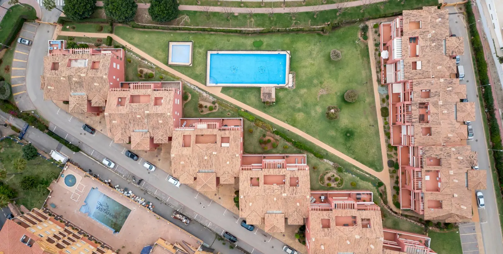 Sale of middle floor apartment in Benalmadena Costa 26