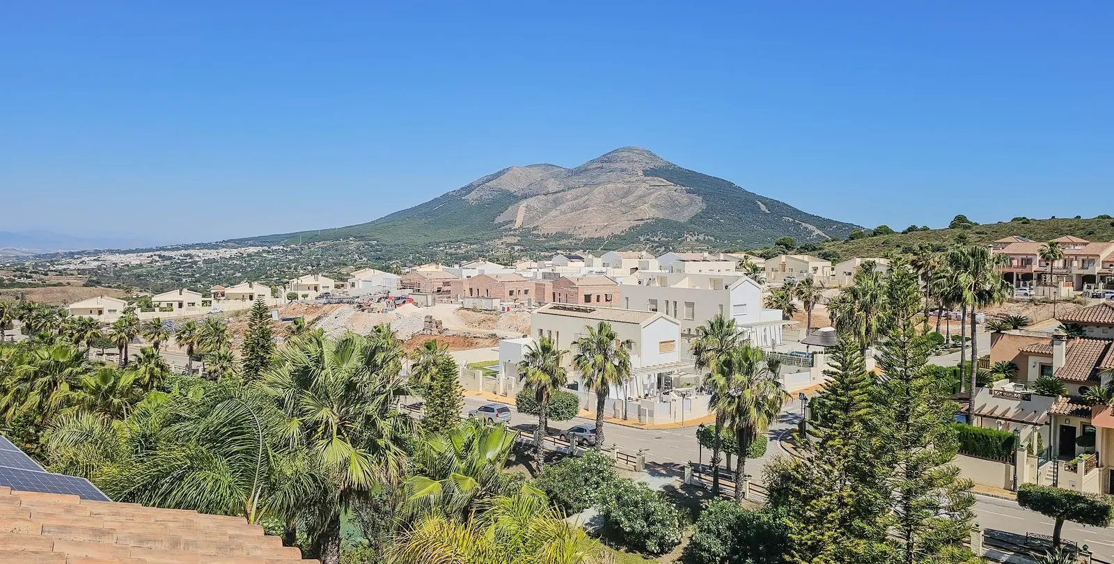 Sale of townhouse in Coín 27