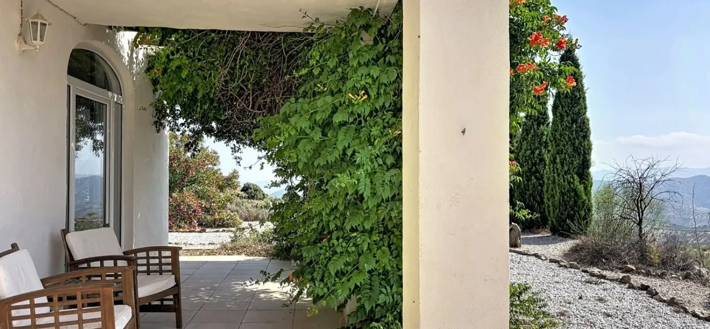 Sale of detached villa in Canillas de Aceituno 3