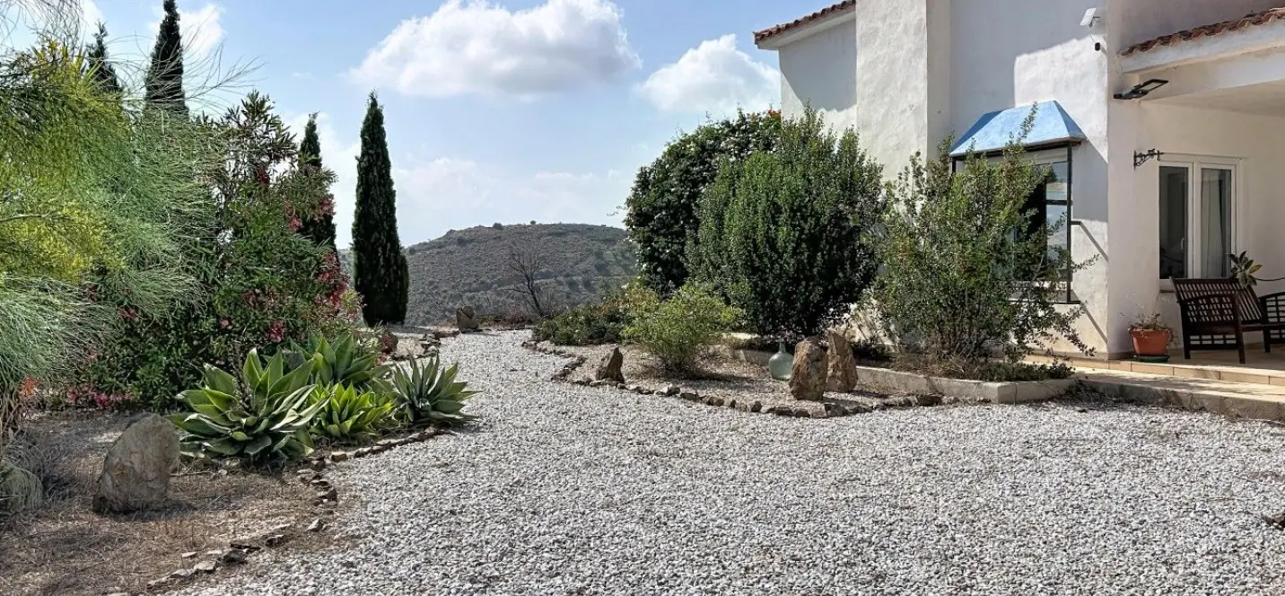 Sale of detached villa in Canillas de Aceituno 4