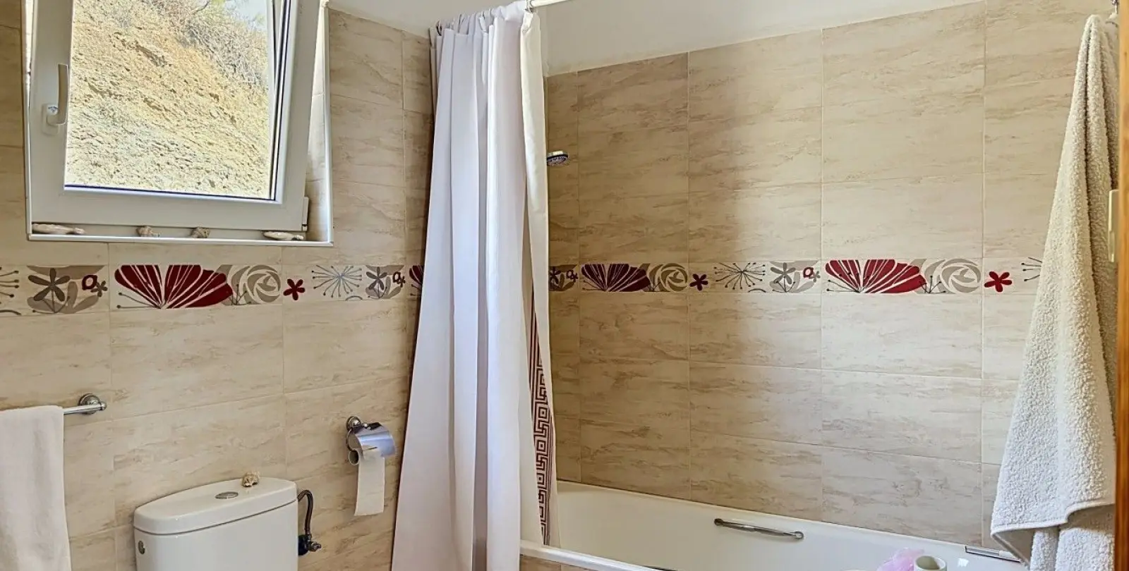 Sale of detached villa in Canillas de Aceituno 19