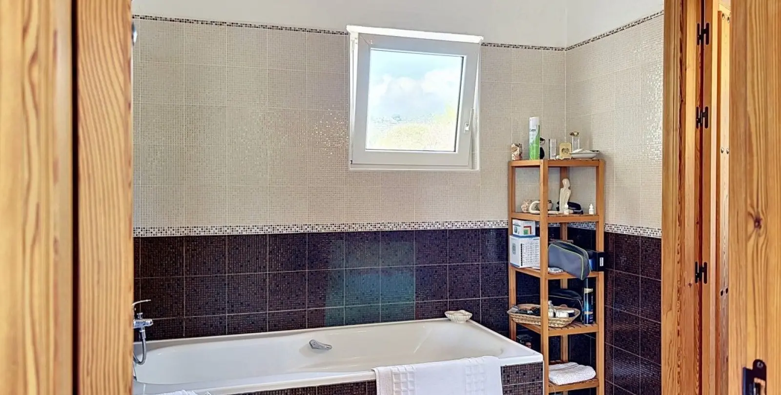 Sale of detached villa in Canillas de Aceituno 27