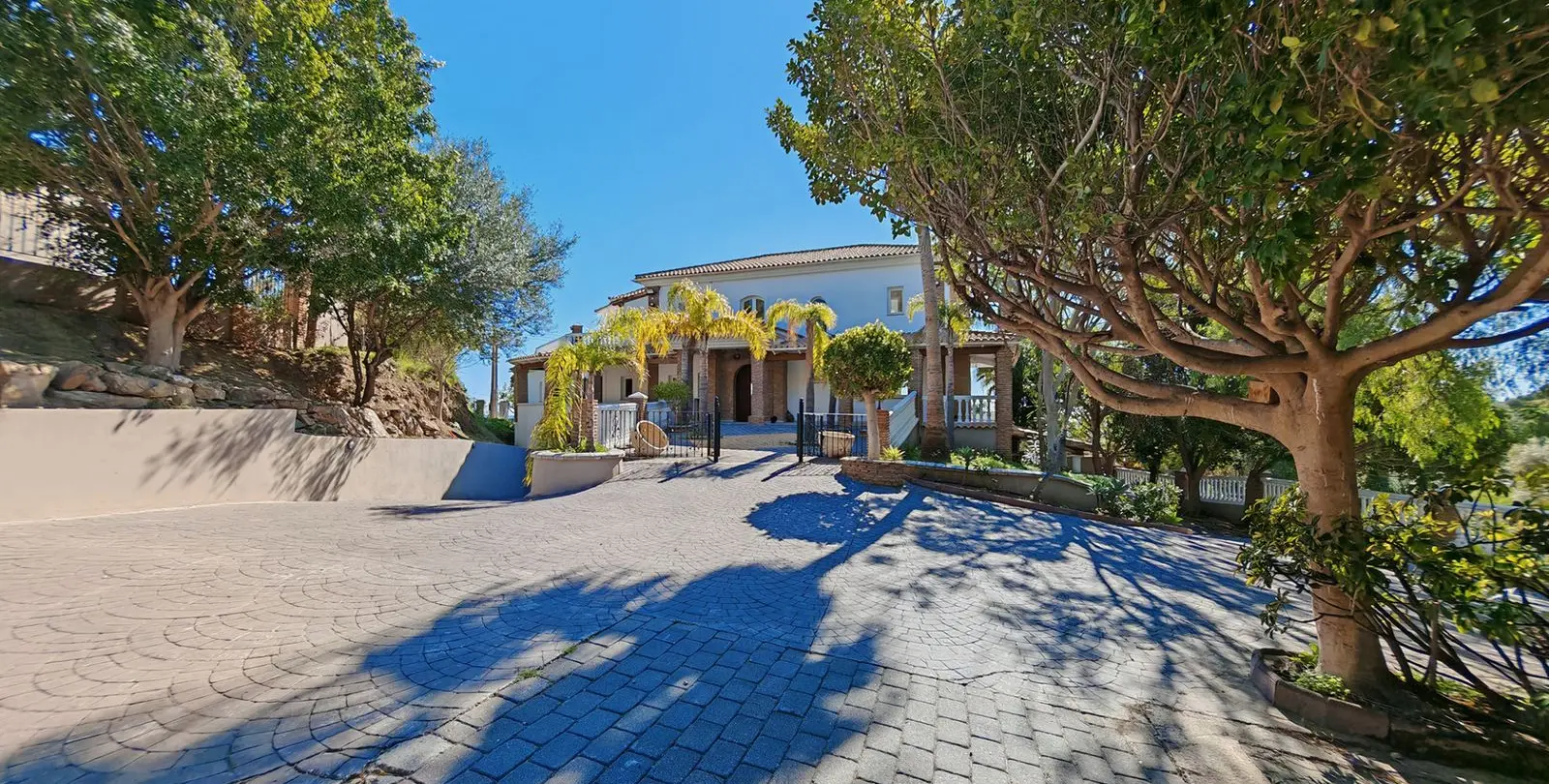 Sale of detached villa in Benalmadena 24