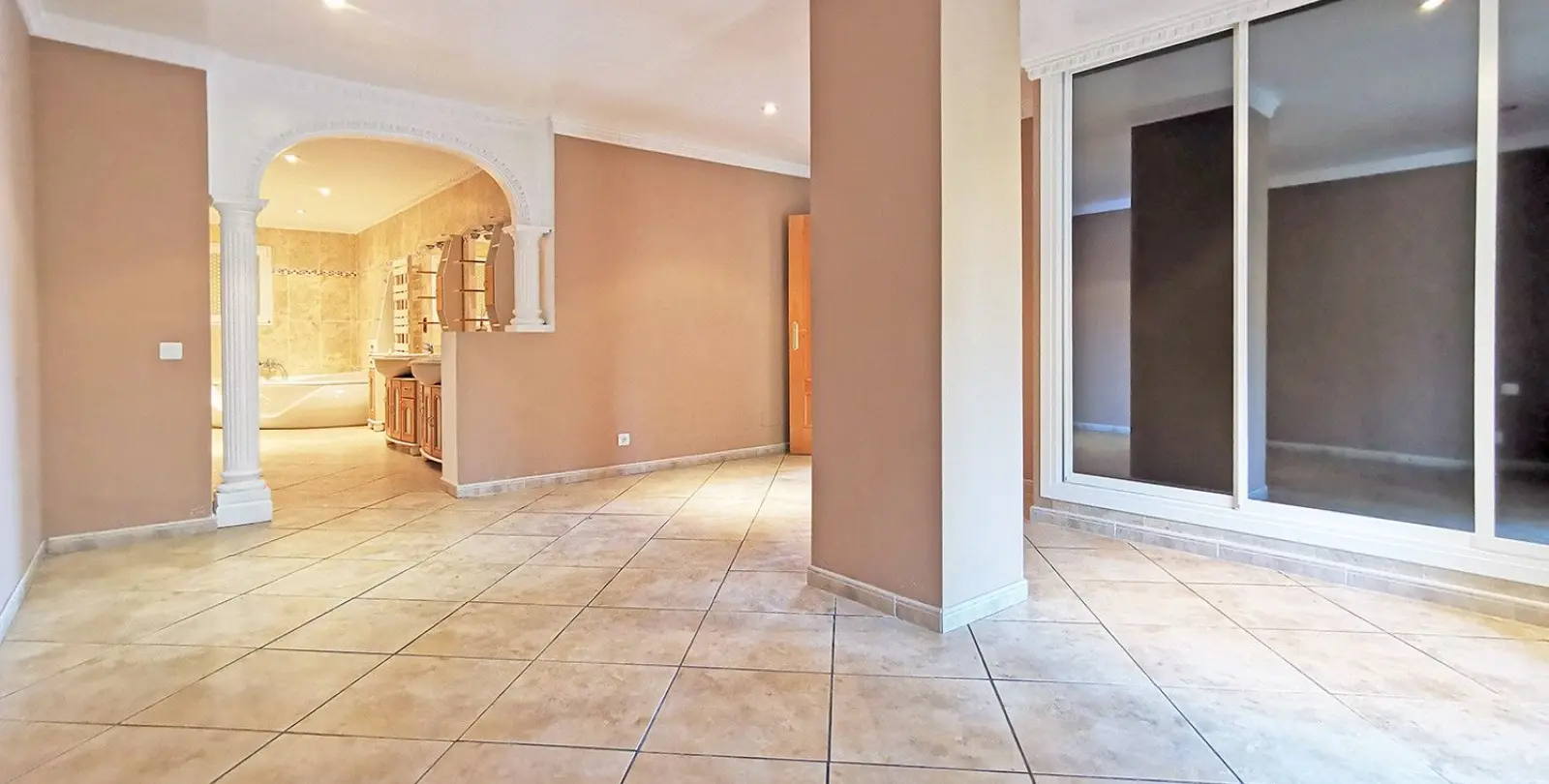 Sale of detached villa in Benalmadena 30