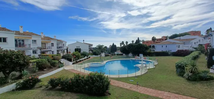 Short-term rent of penthouse in El Paraiso 2