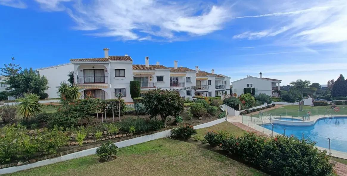 Short-term rent of penthouse in El Paraiso 4