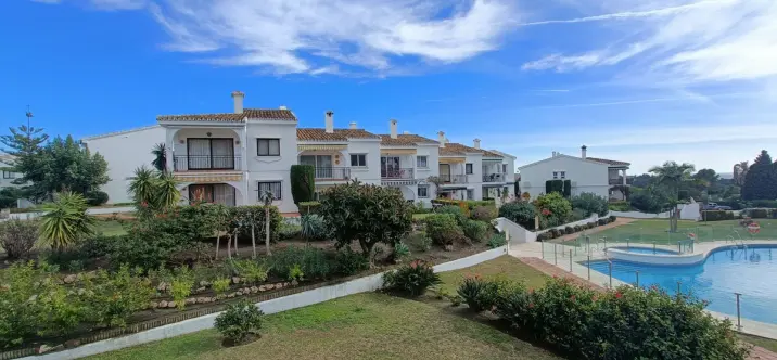 Short-term rent of penthouse in El Paraiso 3