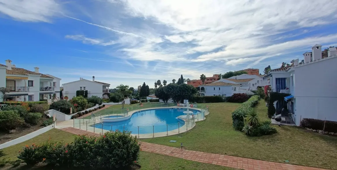 Short-term rent of penthouse in El Paraiso 5
