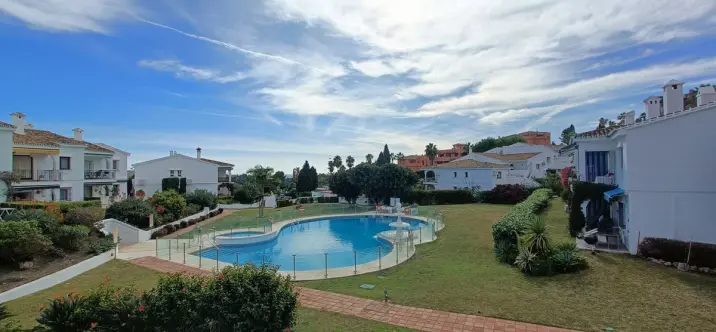 Short-term rent of penthouse in El Paraiso 4