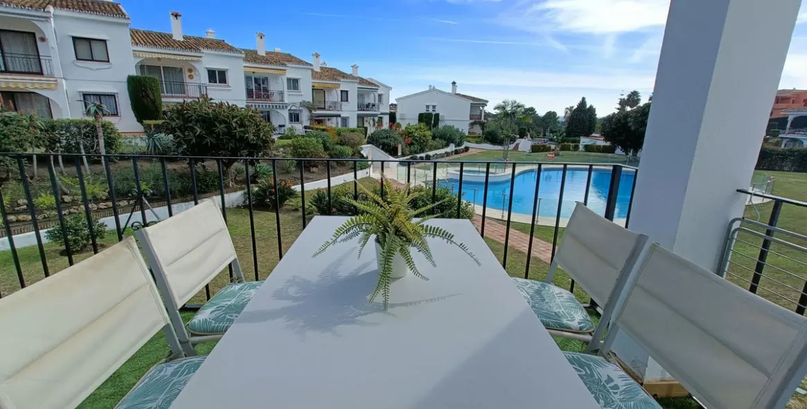 Short-term rent of penthouse in El Paraiso 6