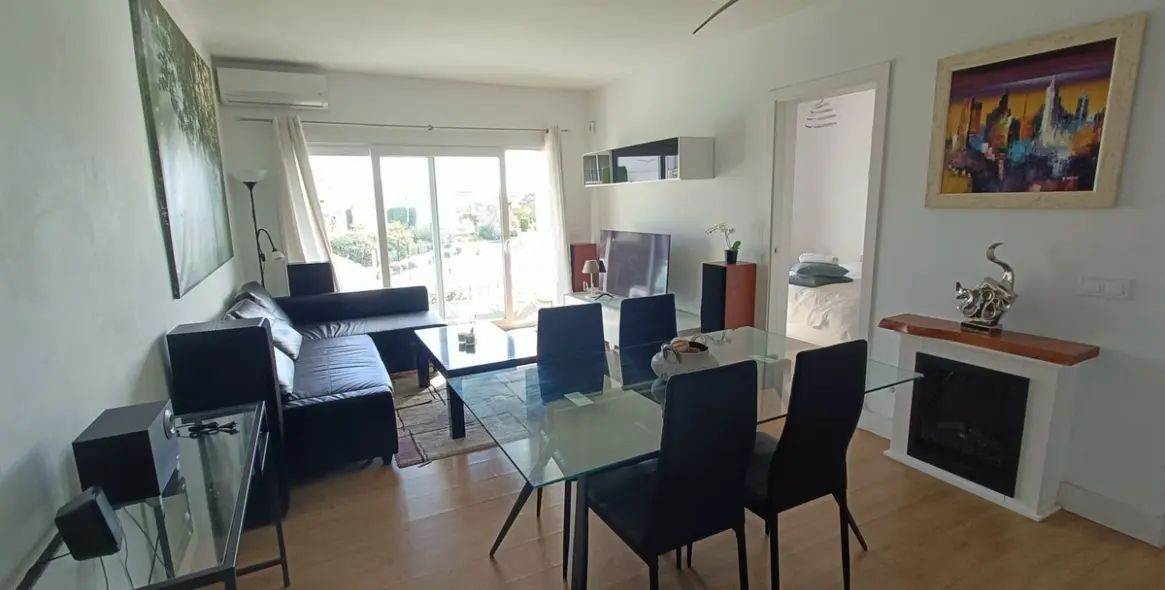 Short-term rent of penthouse in El Paraiso 9