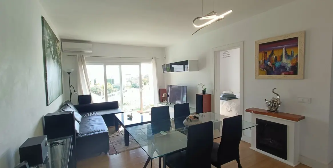 Short-term rent of penthouse in El Paraiso 10