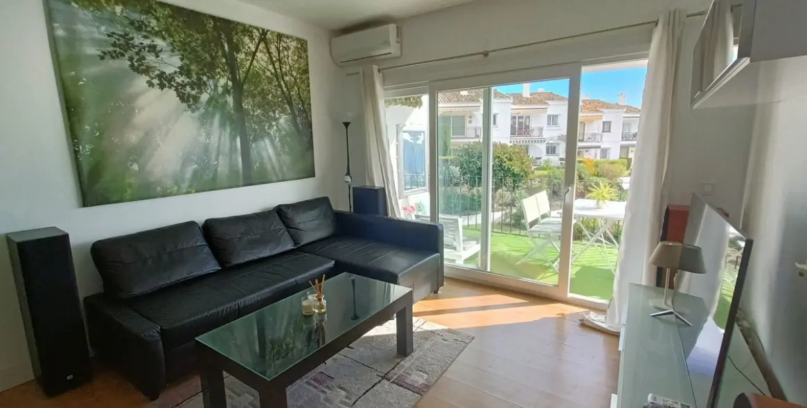 Short-term rent of penthouse in El Paraiso 12