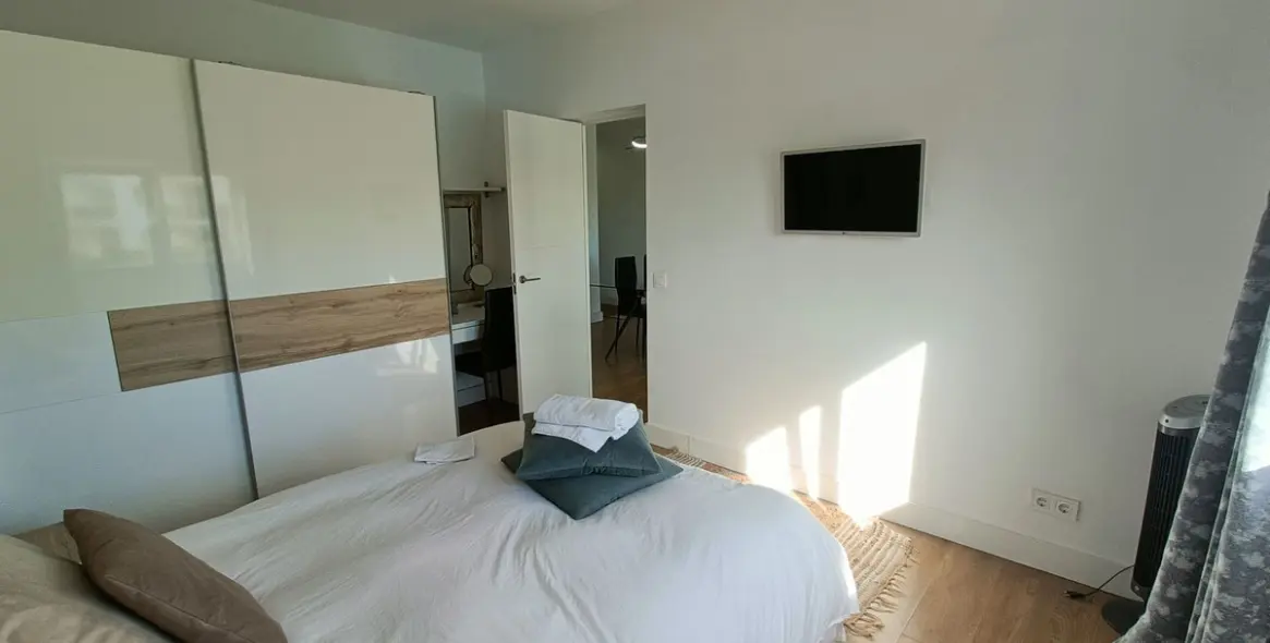 Short-term rent of penthouse in El Paraiso 14