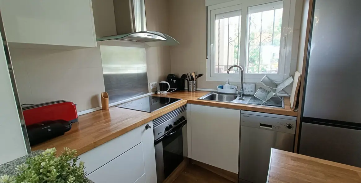 Short-term rent of penthouse in El Paraiso 19