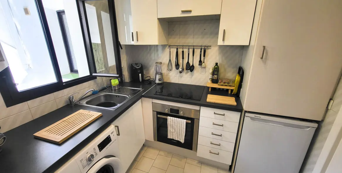 Sale of middle floor apartment in Calahonda 11