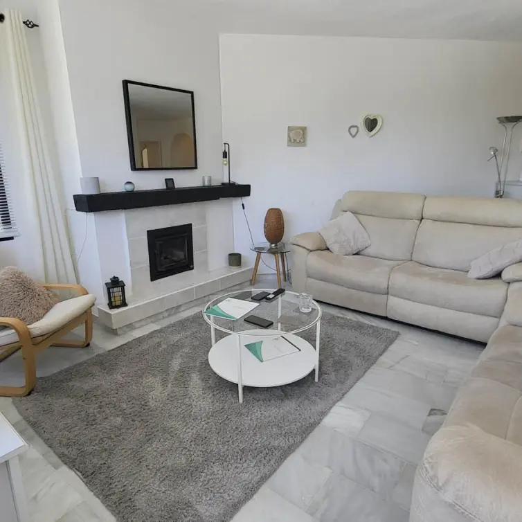Sale of middle floor apartment in Calahonda