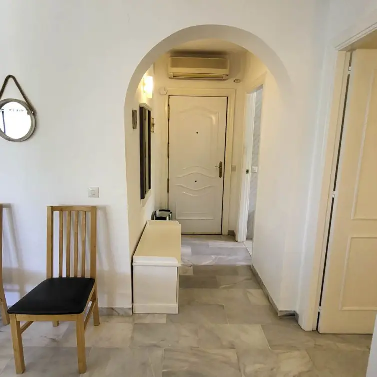 Sale of middle floor apartment in Calahonda
