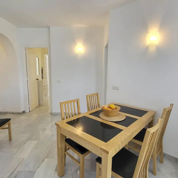 Sale of middle floor apartment in Calahonda