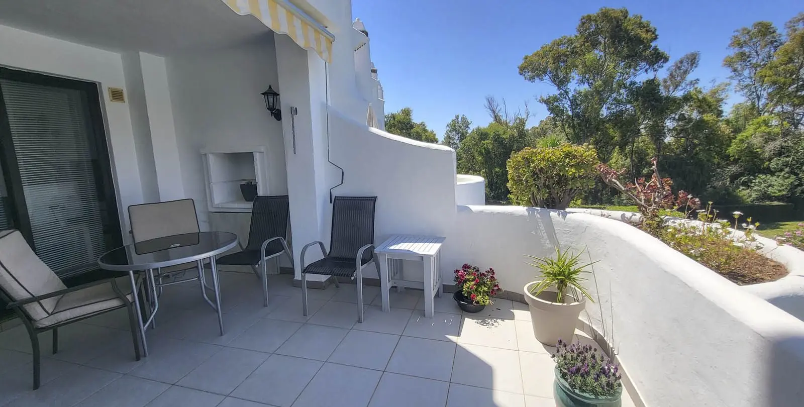Venta de apartamento en planta media en Calahonda 10