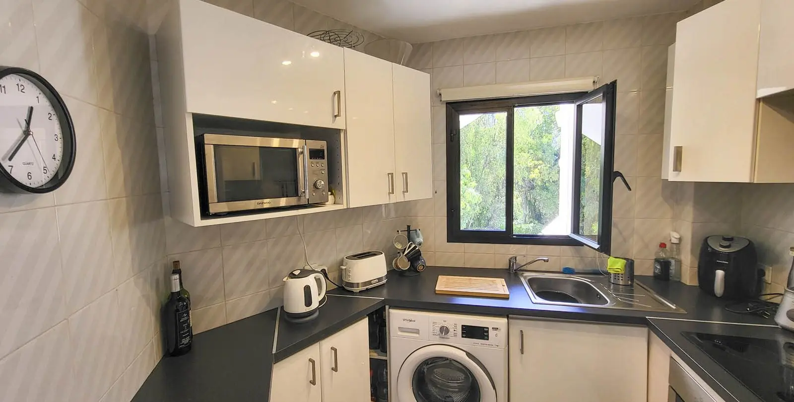Venta de apartamento en planta media en Calahonda 12