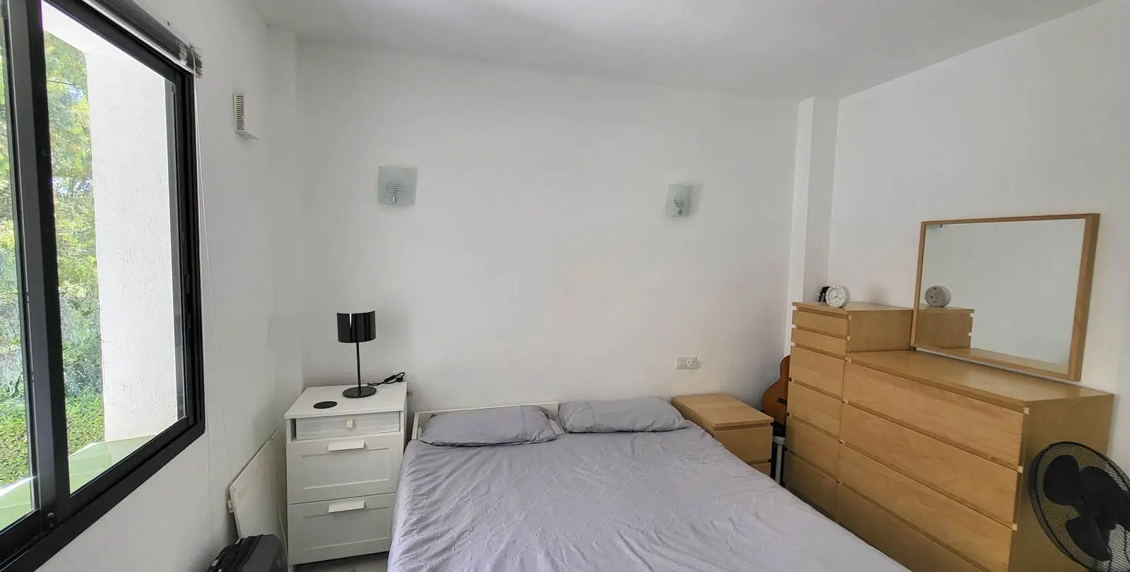 Venta de apartamento en planta media en Calahonda 16