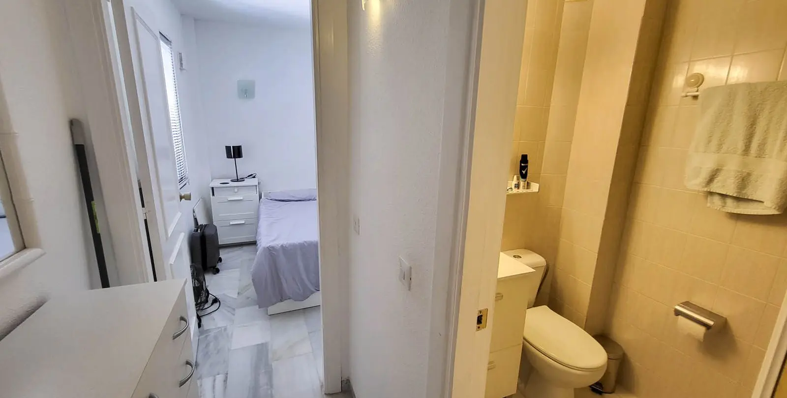 Venta de apartamento en planta media en Calahonda 18