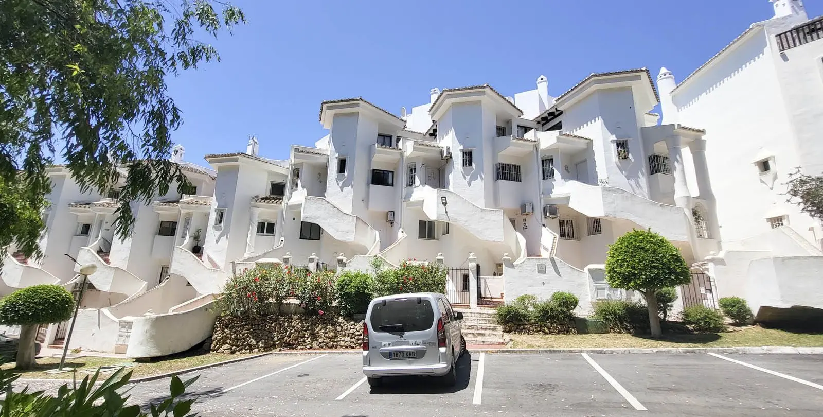 Venta de apartamento en planta media en Calahonda 20
