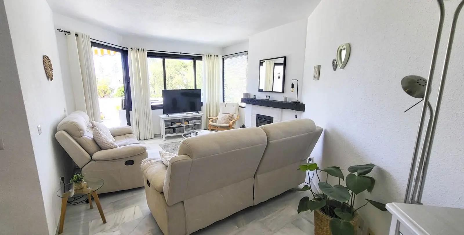 Venta de apartamento en planta media en Calahonda 24