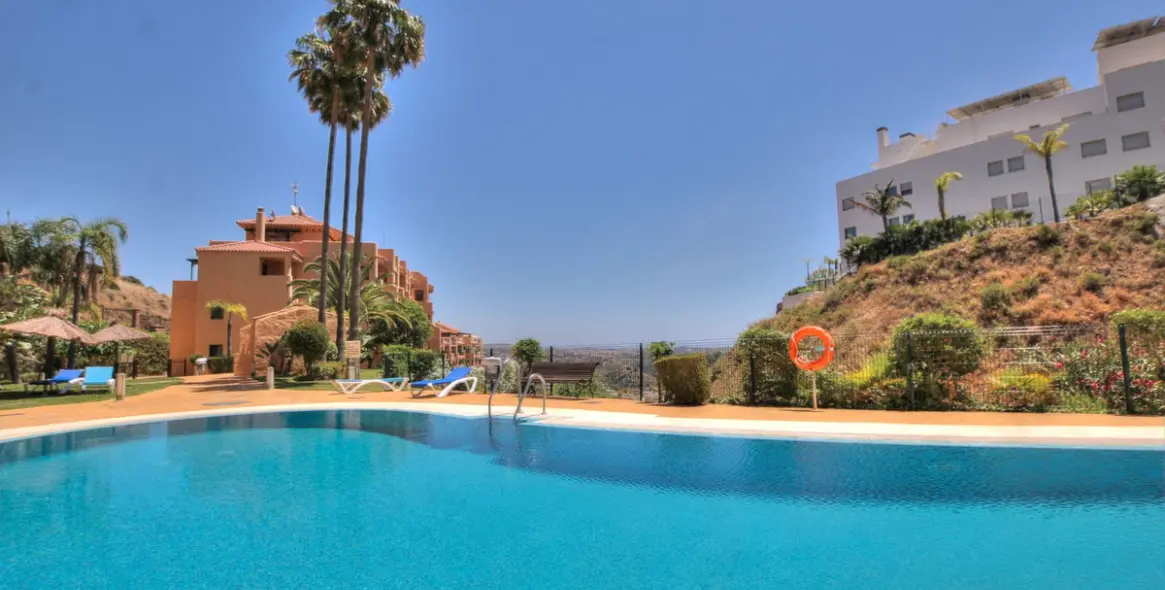 Sale of middle floor apartment in Calanova Golf 2