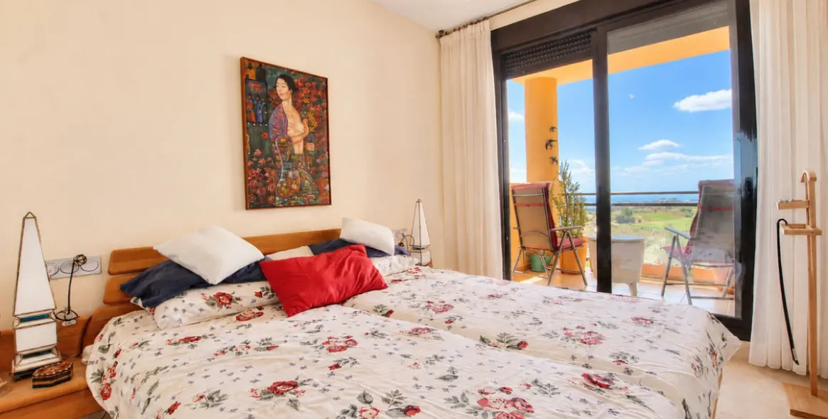 Sale of middle floor apartment in Calanova Golf 19