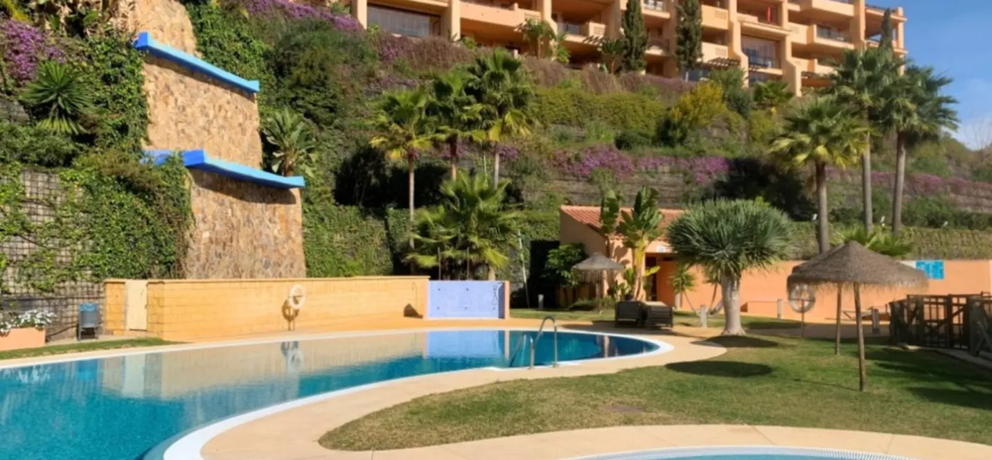 Sale of middle floor apartment in Calanova Golf 0