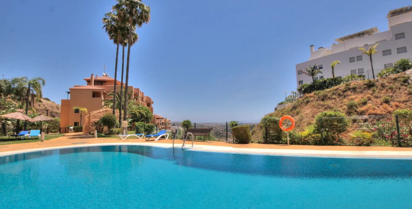 Sale of middle floor apartment in Calanova Golf 2
