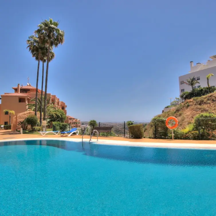 Sale of middle floor apartment in Calanova Golf