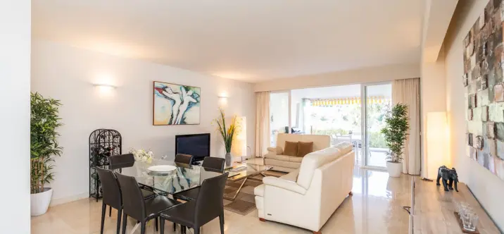 Sale of ground floor apartment in Miraflores 3