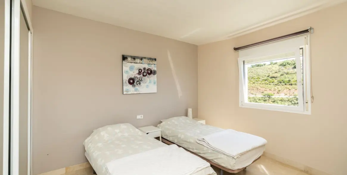 Продажа апартаментов на первом этаже в Miraflores 8