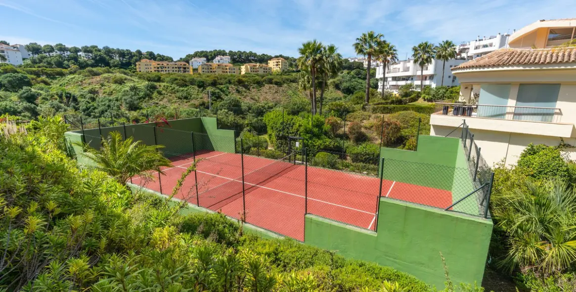 Продажа апартаментов на первом этаже в Miraflores 19