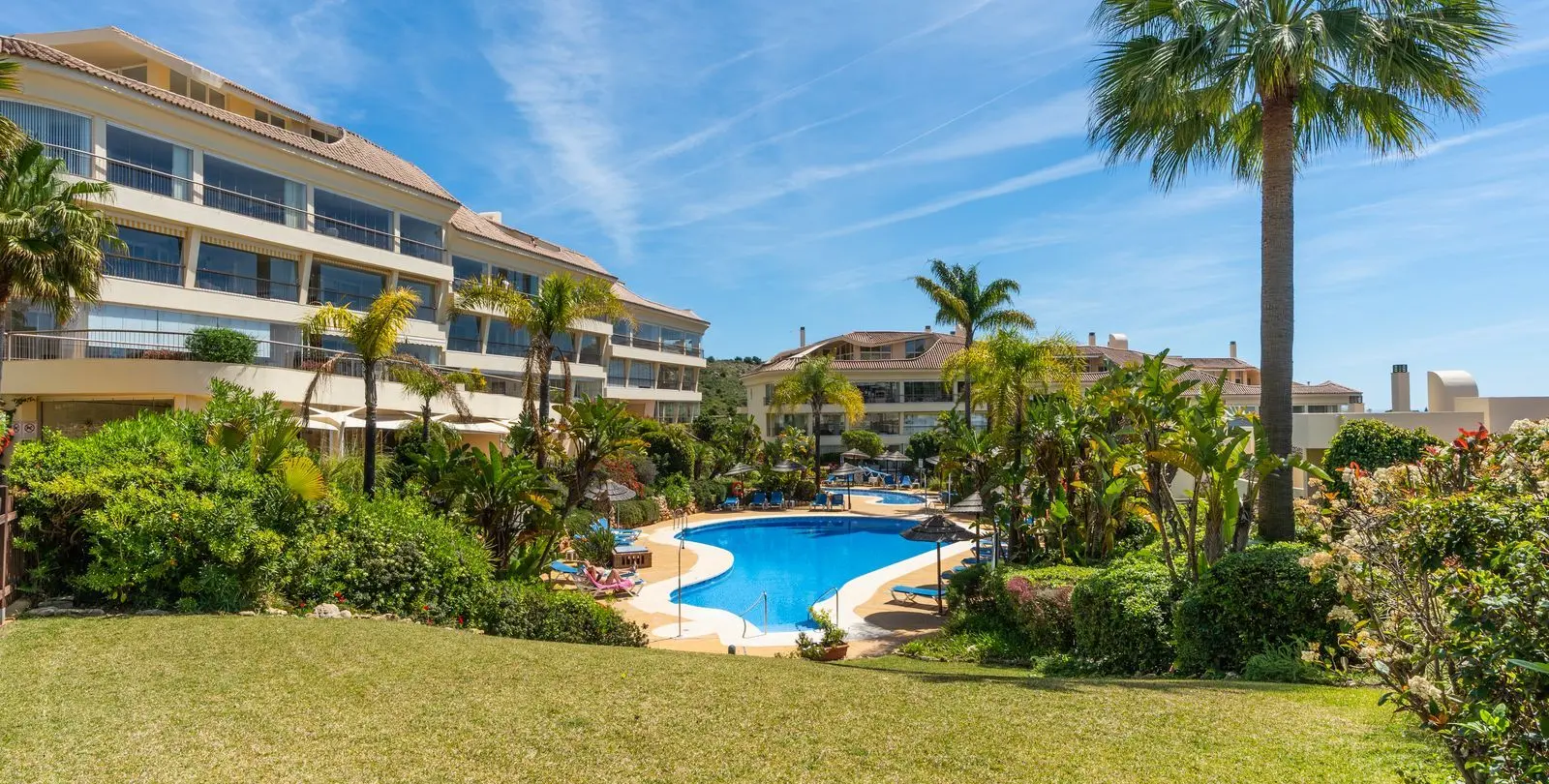 Sale of ground floor apartment in Miraflores 1