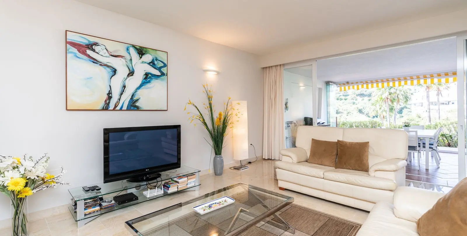Sale of ground floor apartment in Miraflores 2