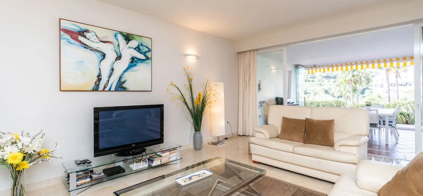 Sale of ground floor apartment in Miraflores 1