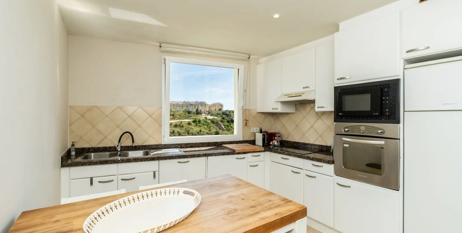 Sale of ground floor apartment in Miraflores 3