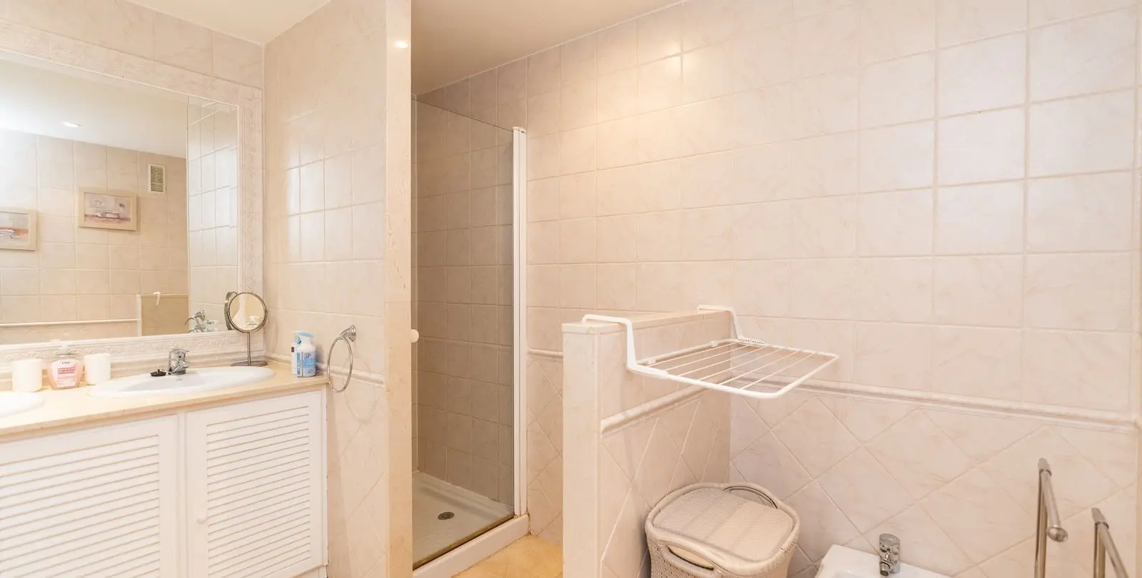 Sale of ground floor apartment in Miraflores 6