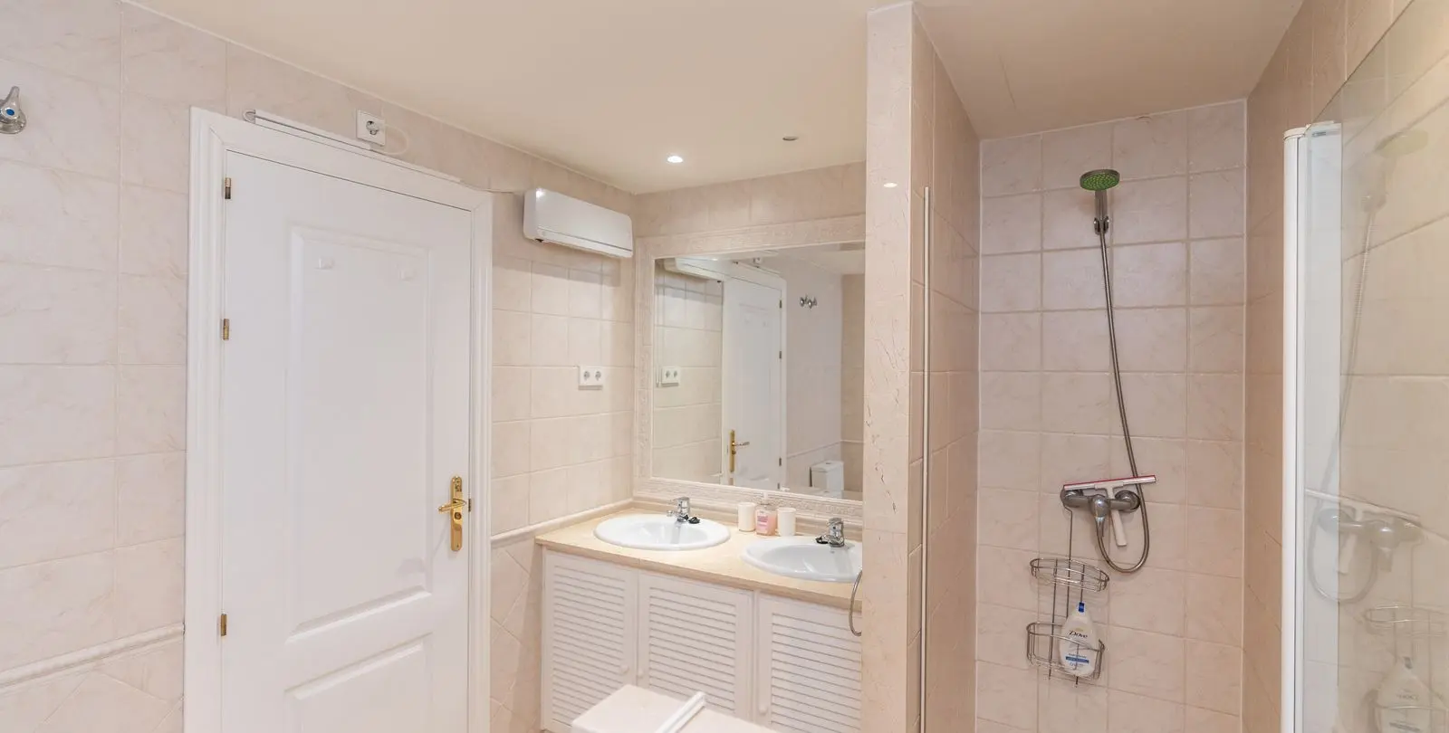 Sale of ground floor apartment in Miraflores 10
